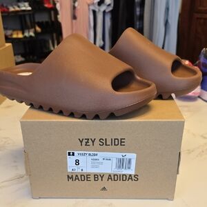 Adidas Yeezy Slide in Earthy Brown